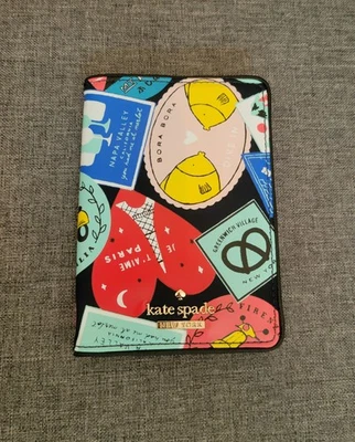 Pegatinas de viaje Kate Spade con soporte para pasaporte clásicas de nailon nuevas con etiquetas Foto 1 de 4