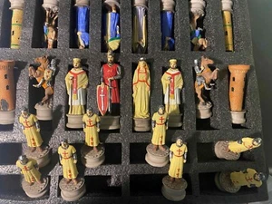 Medieval Times Crusades set chess men Arabians vs Christians Crusade NO Board - Picture 1 of 8