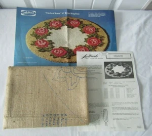 Base de tapis ronde perforée Lee Wards "Cercle de roses" 37" - Photo 1/8