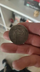 COPIA cappellone RIPRODUZIONE 20LIRE ELMETTO Dritto:VITTORIO Emanuele lll - Foto 1 di 2