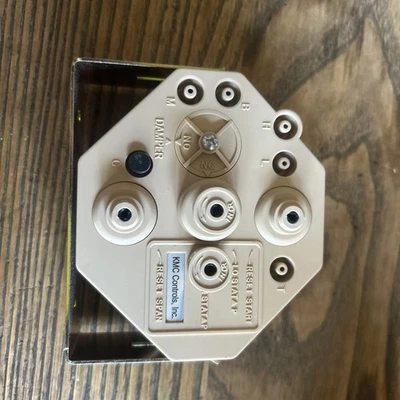 KMC Controls 4DDZ8 CSC 3011-10 - Image 1 of 3