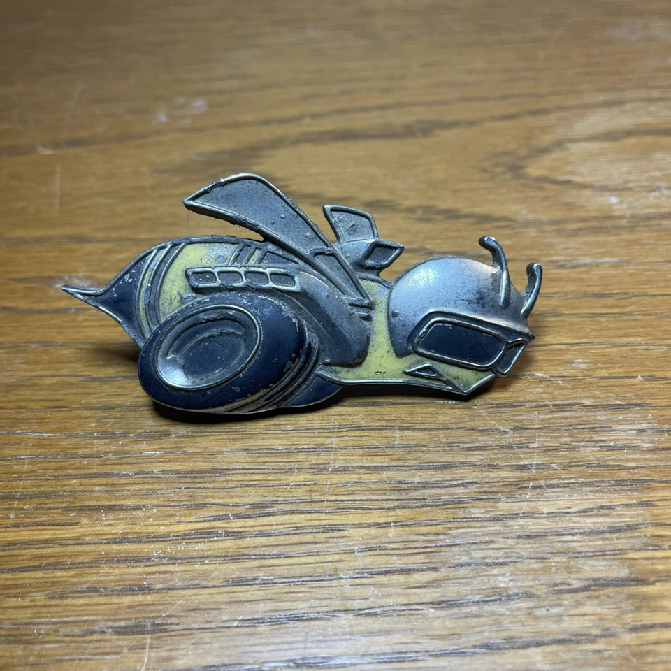 NOS GENUINE MOPAR 1970 DODGE SUPER BEE HOOD EMBLEM # 2998065 - 31025 - Image 1 of 4