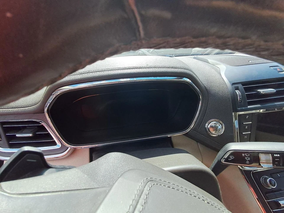 Speedometer Cluster MPH Thru 04/30/17 Fits 17 LINCOLN CONTINENTAL 2588094 - Image 1 of 4