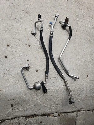 2011 Ford Fiesta AC Air Conditioning Hose Lines.  3 Of The 4 Needed Used Foto 1 de 4