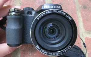 Fujifilm Finepix S4400 14MP Digital Bridge Camera With Neck Strap - Picture 1 of 5