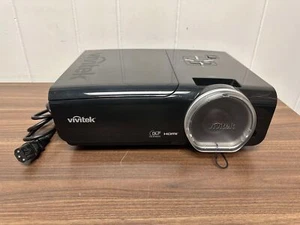 Proyector de video Vivitek modelo D950HD negro de escritorio - Imagen 1 de 4