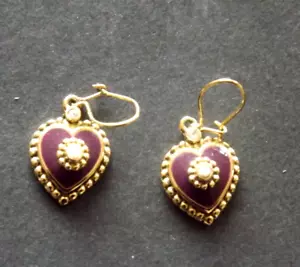Ladies - Pretty Deep Red enamel heart earrings set with small faux pearls - VGC - Picture 1 of 1