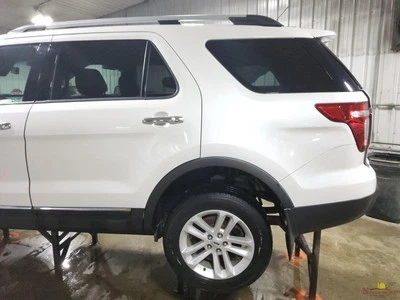 Крышка двери топливного бака 2015 Ford Explorer белая - Изображение 1 из 4