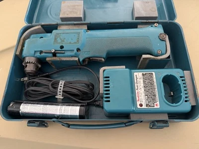 Makita Akku-Winkelbohrschrauber 10 mm DA3000D 7,2 V Werkzeug - getestet - Bild 1 von 4
