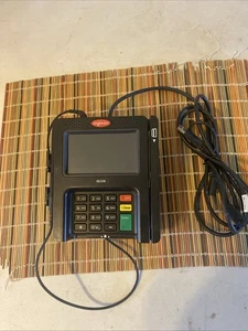 Lector de tarjetas de crédito terminal de pago inteligente con pantalla LCD negra Ingenico ISC250-OPT - Imagen 1 de 5