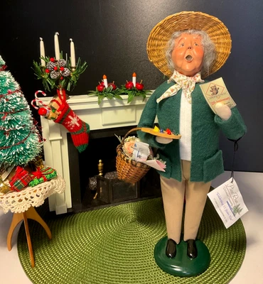 Byers Choice 2011 Pine Run Exclusive Senior Women Art Palette Flower Menu Basket - Image 1 of 4