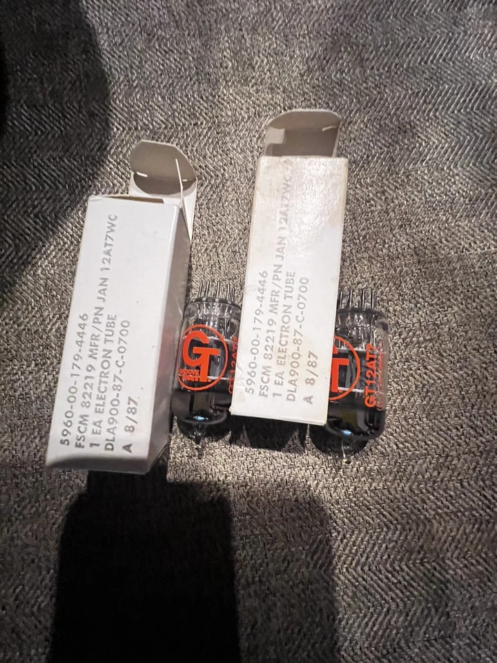 Par de tubos de ranhura 12AT7/ECC 81/6021 aspirador - Imagem 1 de 1