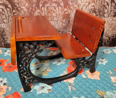 American Doll Girl Samantha Victoriano Madera Hierro Fundido Escritorio Escuela Muñecas Escritorio Foto 1 de 4