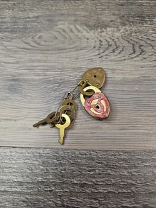 Small Heart Shaped Lock X2 With Keys, Made In USA - Picture 1 of 2