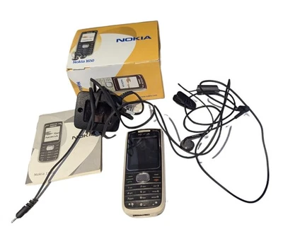 Nokia 1650 Beige Mobile Phone With AC-3X Charger & Headphones Boxed - Image 1 of 4