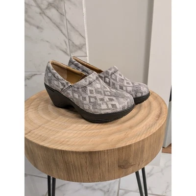 NWOT Nurse Mates Pillowtop Bryar Clogs Women's 6M Slip Resistant Work Shoes - Image 1 of 4