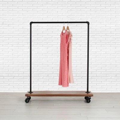 工业烟斗滚动服装架带雪松木架带轮子 — 第 1/4 张图片