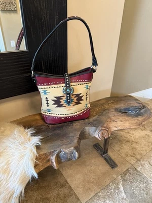 NUEVO CON ETIQUETAS Montana West Bolso de Mano Cartera Cristal Estrás Rojo Azteca Turquesa Metal Foto 1 de 4
