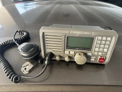 Radio DSC Icom IC-M604 VHF con micrófono - Totalmente probada Foto 1 de 4