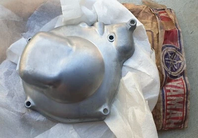 Yamaha YZ125 1976-1980 TZ125 3V3 15411 00 Cubierta del motor OEM NOS Foto 1 de 4