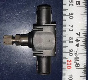 Legris 1/4” 7770 56 00 Flow Control Valve 1 Valve 7770-56-00 - Picture 1 of 4