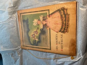 vintage 1939 French paper book "Les Poupees de Bretagne" - Picture 1 of 4