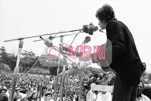 "Juego acústico Bob Dylan en Newport 1965 - estampado de archivo de bellas artes (8,5""x11") - Imagen 1 de 1