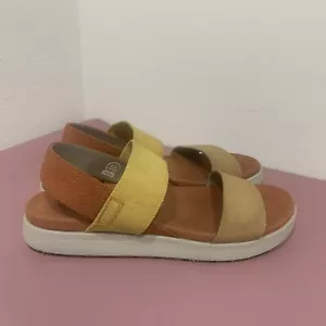 Sandalias Keen Elle Comfort para mujer talla 10 oro amarillo con tiras sin cordones cuña planas - Imagen 1 de 9