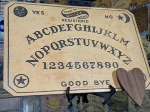 Old Ouija Board - Photo 1 sur 5