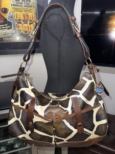 DOONEY & BOURKE Estampado de Jirafa CUERO-Hebillas Laterales Correa para el Hombro Hobo Usado en Excelente Condición - Imagen 1 de 11