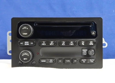 2003 - 2006 Chevy GMC Silverado Suburban Tahoe AM FM Radio CD Player 15295371 - Image 1 of 4