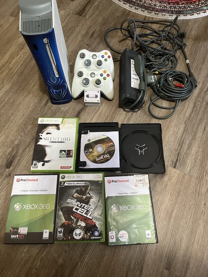 Paquete de consola Custome Blue Xbox 360 probado SilentHill, motosierra Lollipop Foto 1 de 4