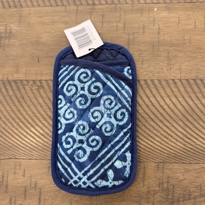 Nuevo con etiquetas Estuche suave para gafas dobles Vera Bradley|Patrón: Bandana azul Foto 1 de 4