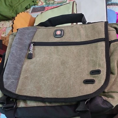 Swiss Gear Messenger/Laptop Bag -Army Green- New without Tags - Image 1 of 4