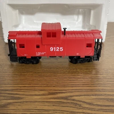HO Scale Model Power Safety Caboose #9125 In Package Wrong Box See Pictures - Image 1 of 4