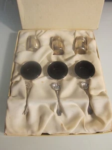VTG STERLING SET OF 3 INDIVIDUAL PEPPER & SALT w/PURPLISH GLASS CELLARS & SPOONS - Picture 1 of 8
