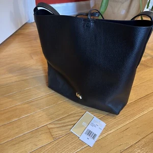 New Michael Kors Junie Messenger black Pebbled Leather Tie Snap Accent Bag tote - Picture 1 of 7