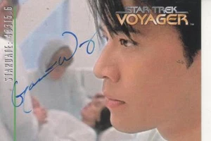 Skybox 1995 firmado por Garrett Wang "Star Trek" Voyager #12 - alférez Harry Kim - Imagen 1 de 1