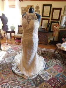BEAUTIFUL OFF- WHITE NYLON/LACE FITTED SLEEVELESS WEDDING GOWN S 16 - Picture 1 of 8