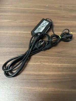 Adaptador CA Acer Modelo A11-065N1A Entrada 100-240V 1.7A 50-60Hz Salida 19V Foto 1 de 3