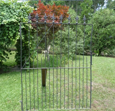 Puerta antigua de hierro forjado forjada a mano de finales del siglo XVIII Foto 1 de 4