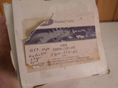 New Holland D8NNB951AE AIR FILTER NOS Original Ford - Image 1 of 2