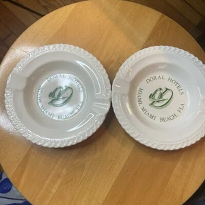 Vintage Pair Doral Hotels, Miami Beach, FLA. White Pottery Ashtrays, Harkerware - Picture 1 of 7