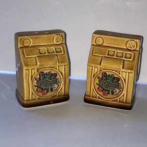 Vintage Slot Machine Salt and Pepper Shakers Ceramic Gold Reno Gambling Kitsch - Picture 1 of 4