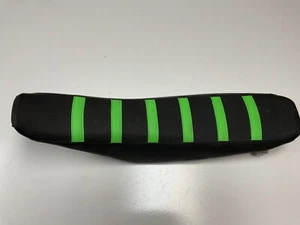 2004 2005 KAWASAKI KX250F KX 250F OEM - COMPLETE SEAT - Cover Pan Foam NICE!!!!! - Picture 1 of 11