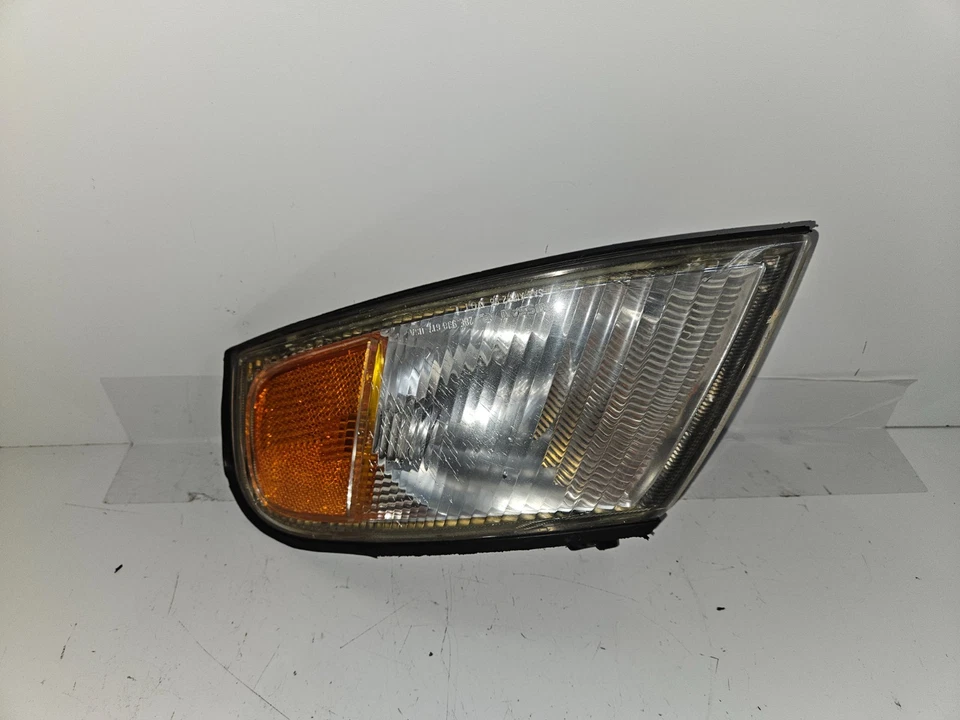 1998-1999 NISSAN ALTIMA FRONT LEFT SIDE CORNER LAMP PARKING LIGHT OEM, 116-58673 - Image 1 of 4
