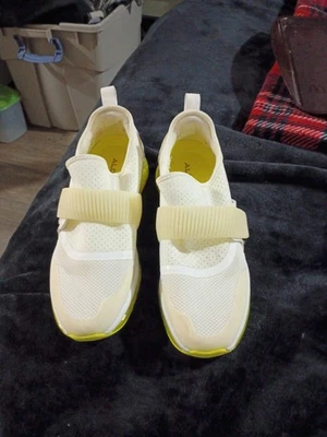 Zapatos deportivos para mujer Aldo Erilisen talla 8 blancos Foto 1 de 4