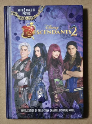 DISNEY'S DECENDANTS 2 - HARD COVER BOOK /w PHOTOS - 2017 - APPROX 200 PAGES — 第 1/2 张图片