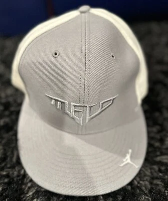 NUEVO De colección Nike Jordan MELO Sombrero Bordado Carmelo Anthony 7 1/4 Nuevo con Etiquetas Foto 1 de 3
