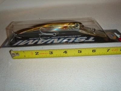 Señuelo de pesca almizcle 5-1/2" Tsunami TS Mega Minnow Holo buceo profundo para lubina cebo (1C) Foto 1 de 4